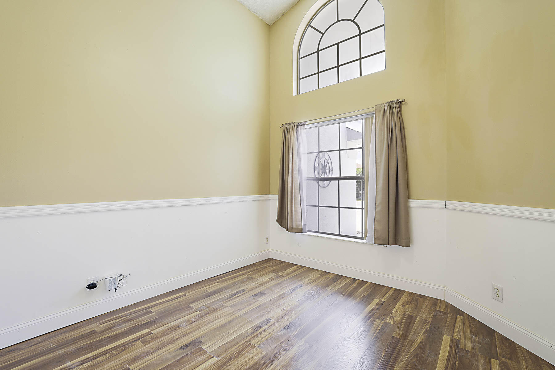 6333 Hollywood Street