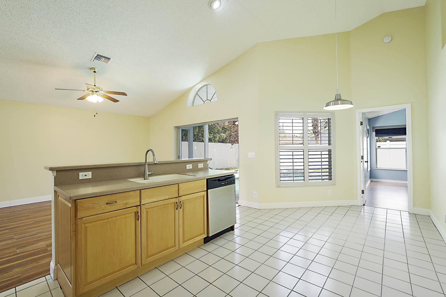 6333 Hollywood Street