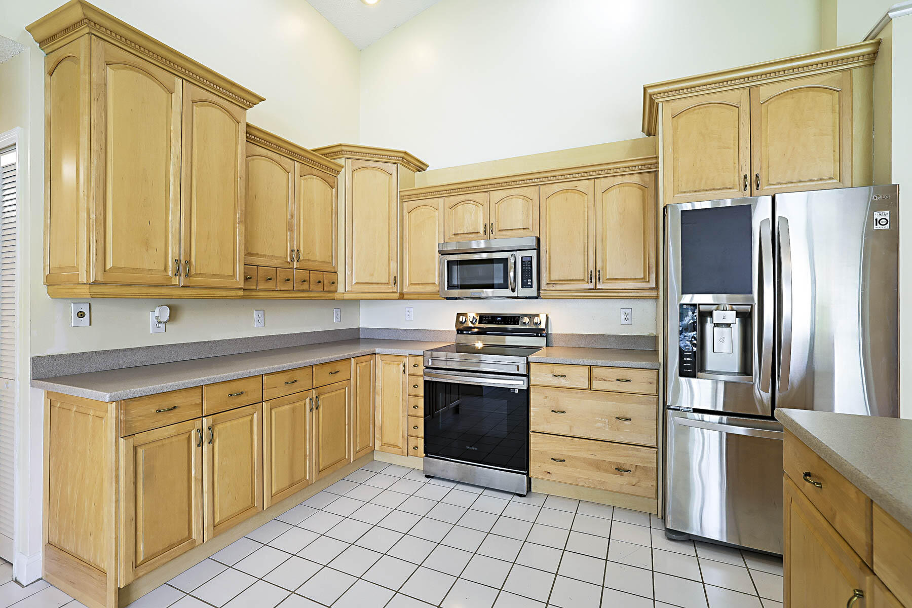 6333 Hollywood Street