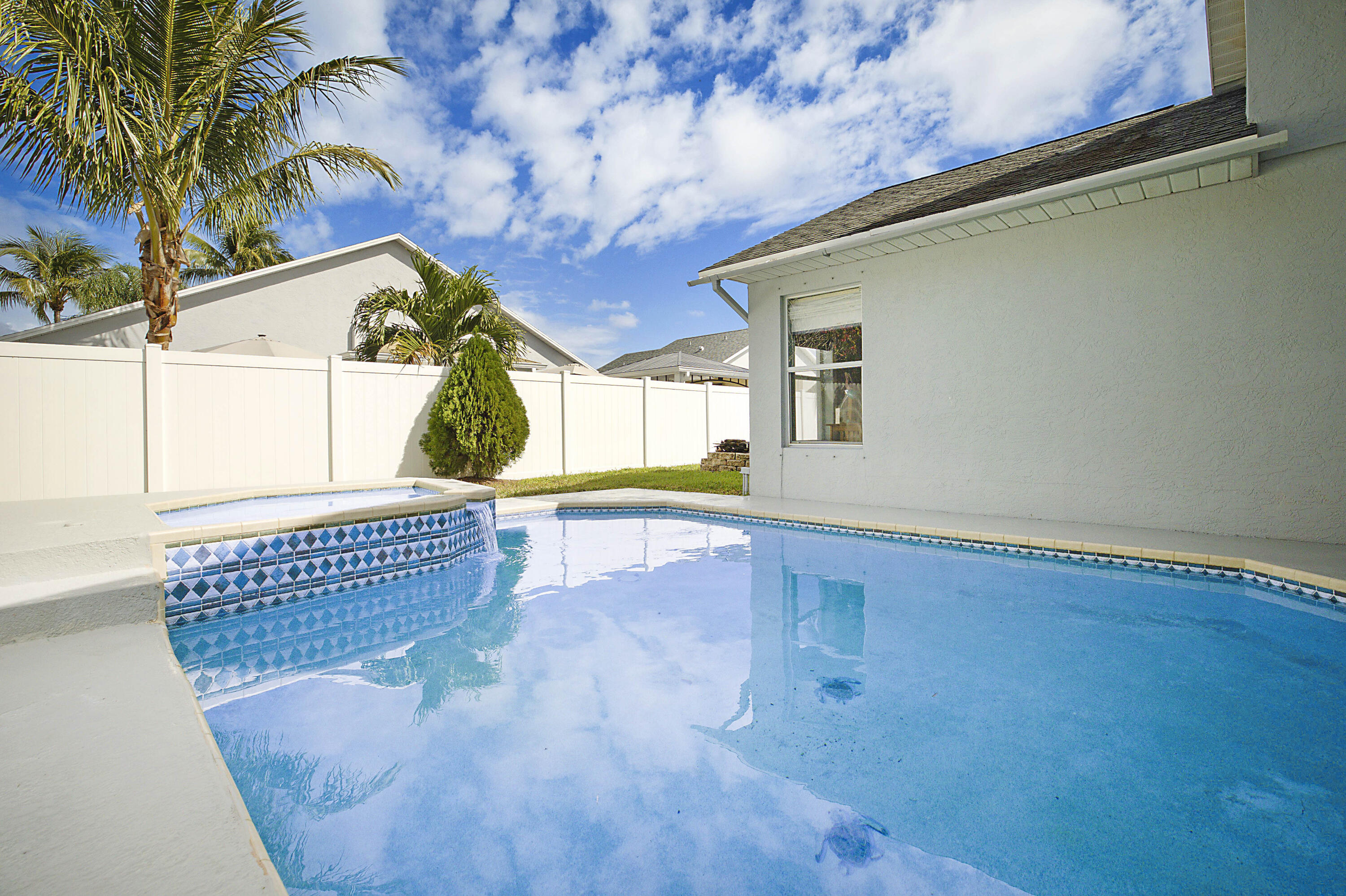 6333 Hollywood Street