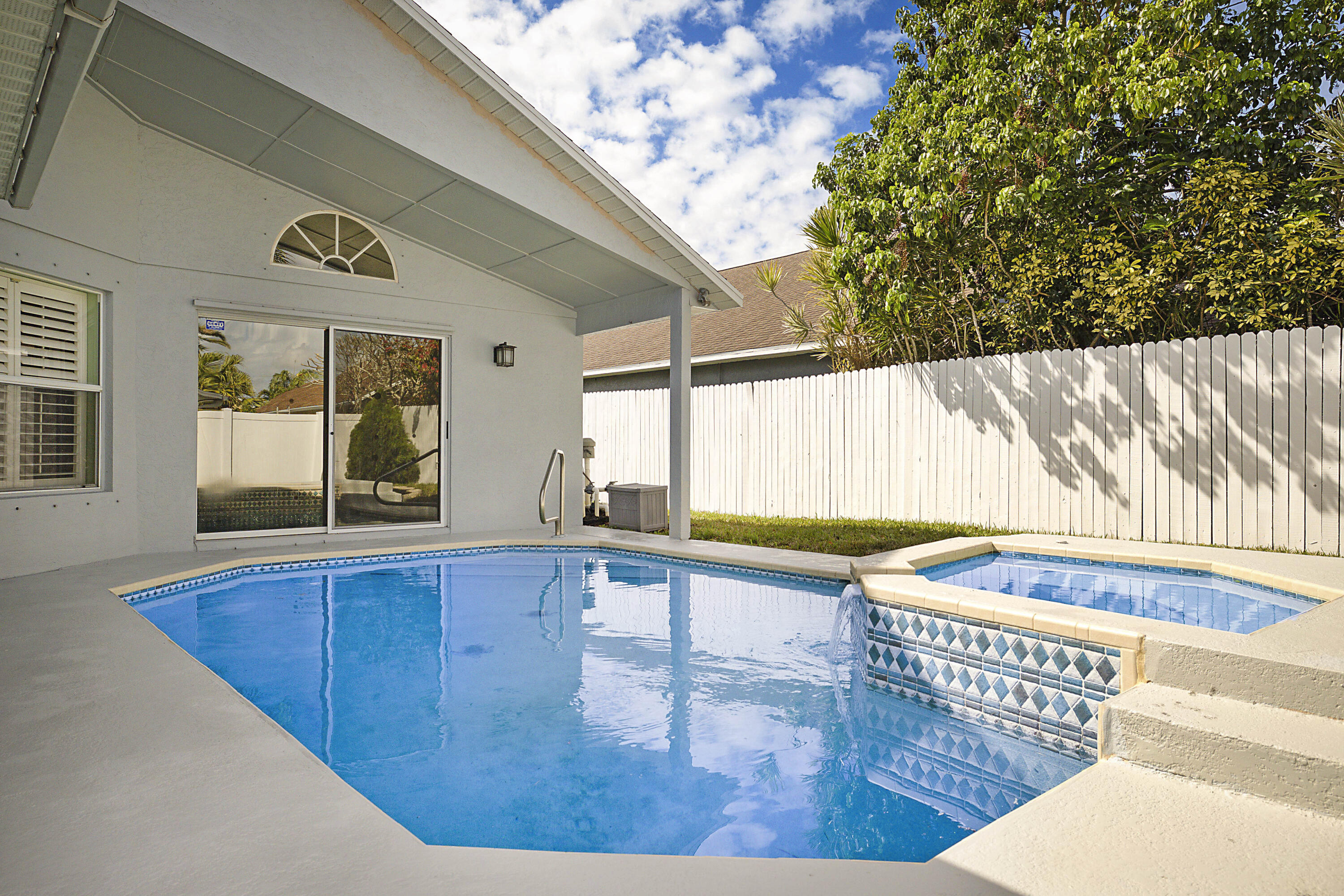 6333 Hollywood Street