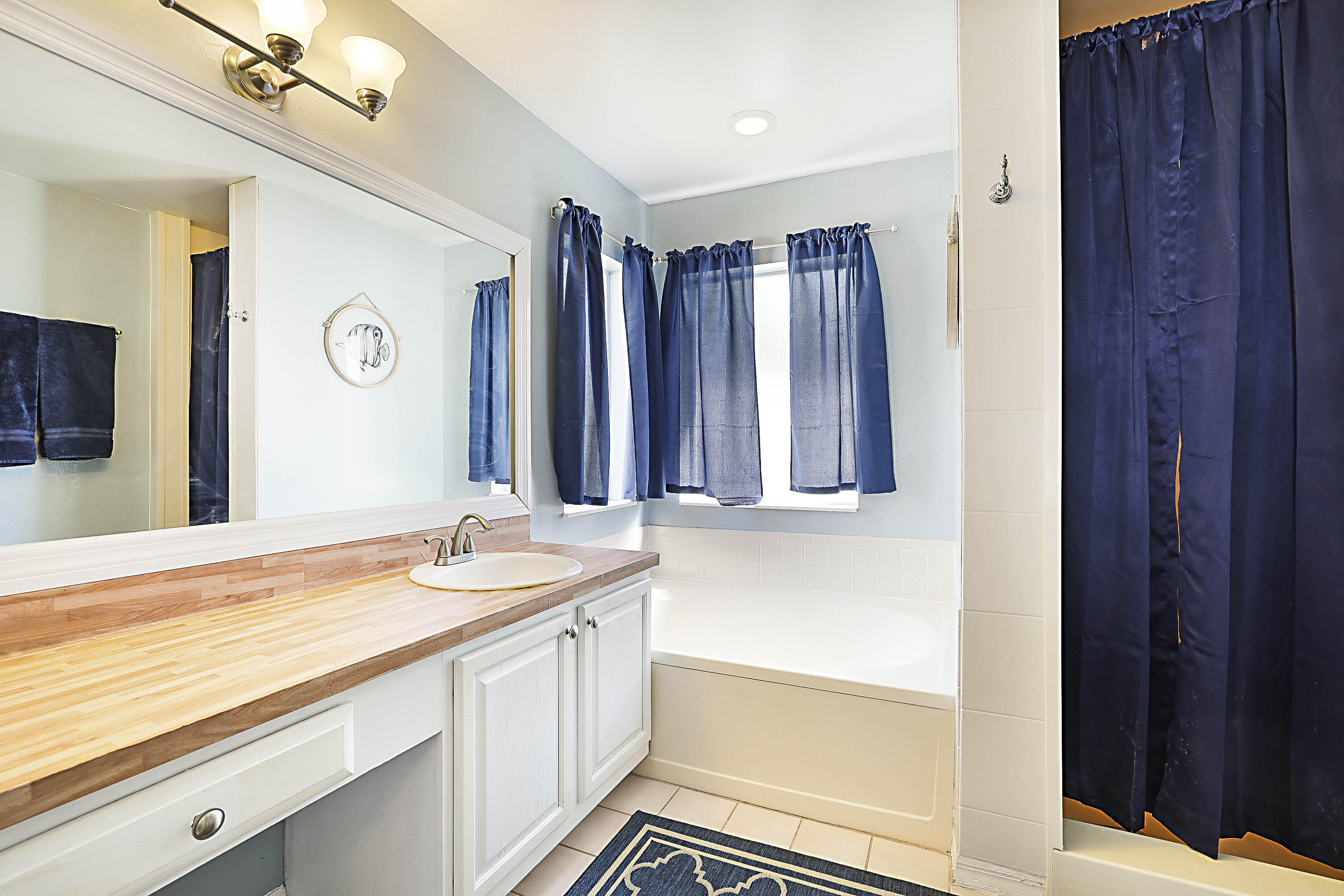 6333 Hollywood Street