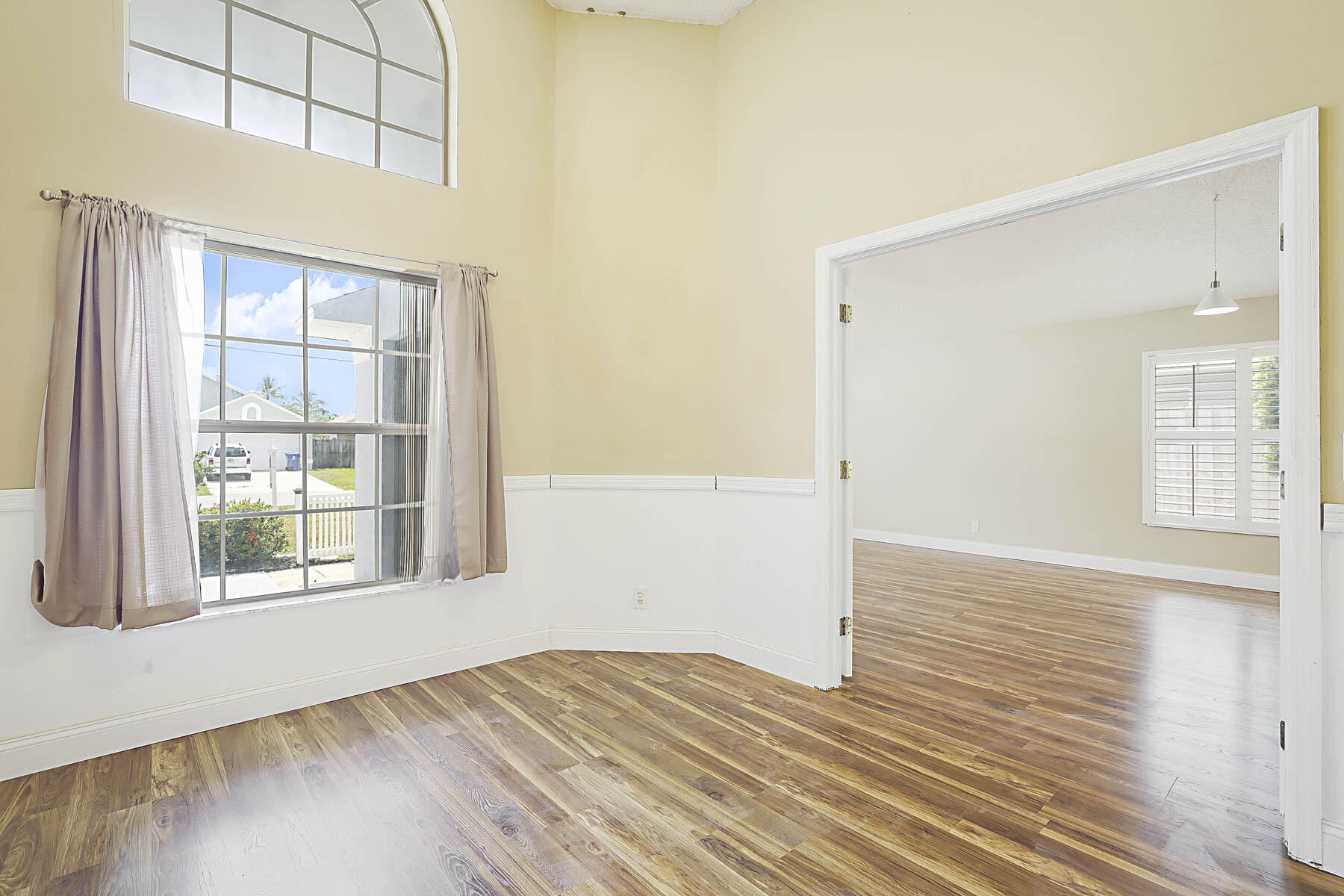 6333 Hollywood Street