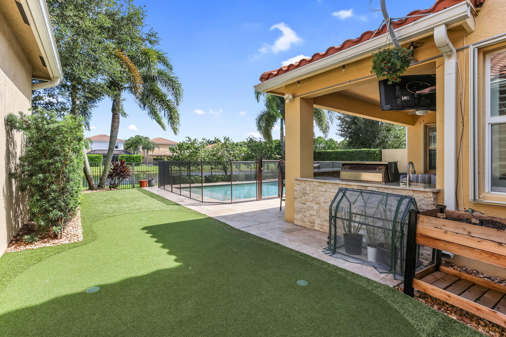 8489 Serena Creek Avenue