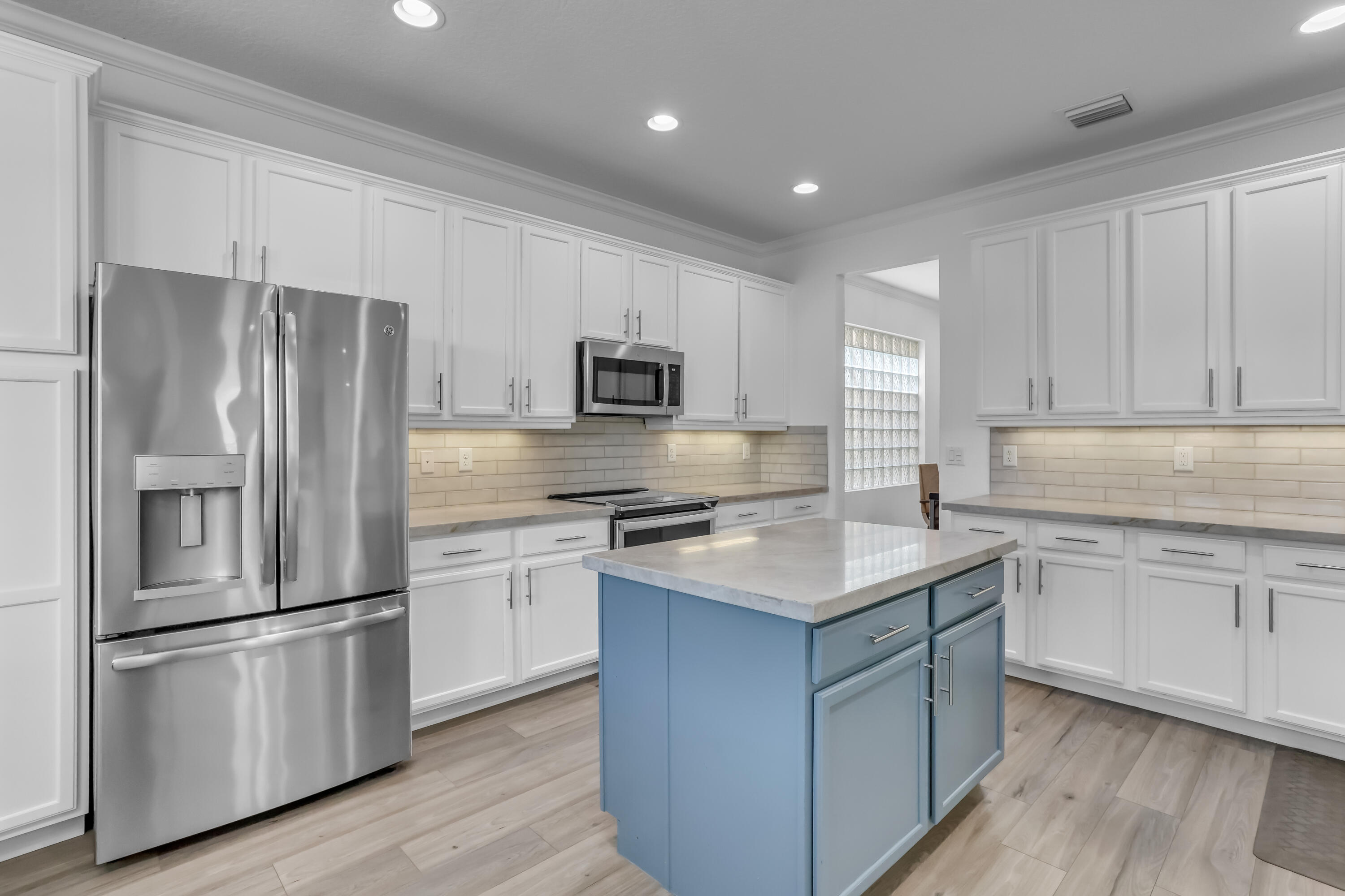 8489 Serena Creek Avenue