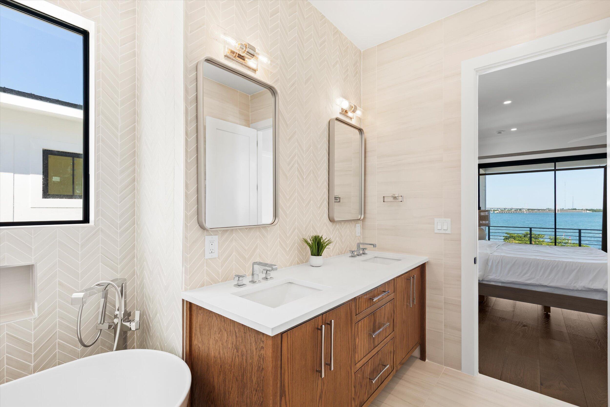 231 E Shore Drive Unit 3