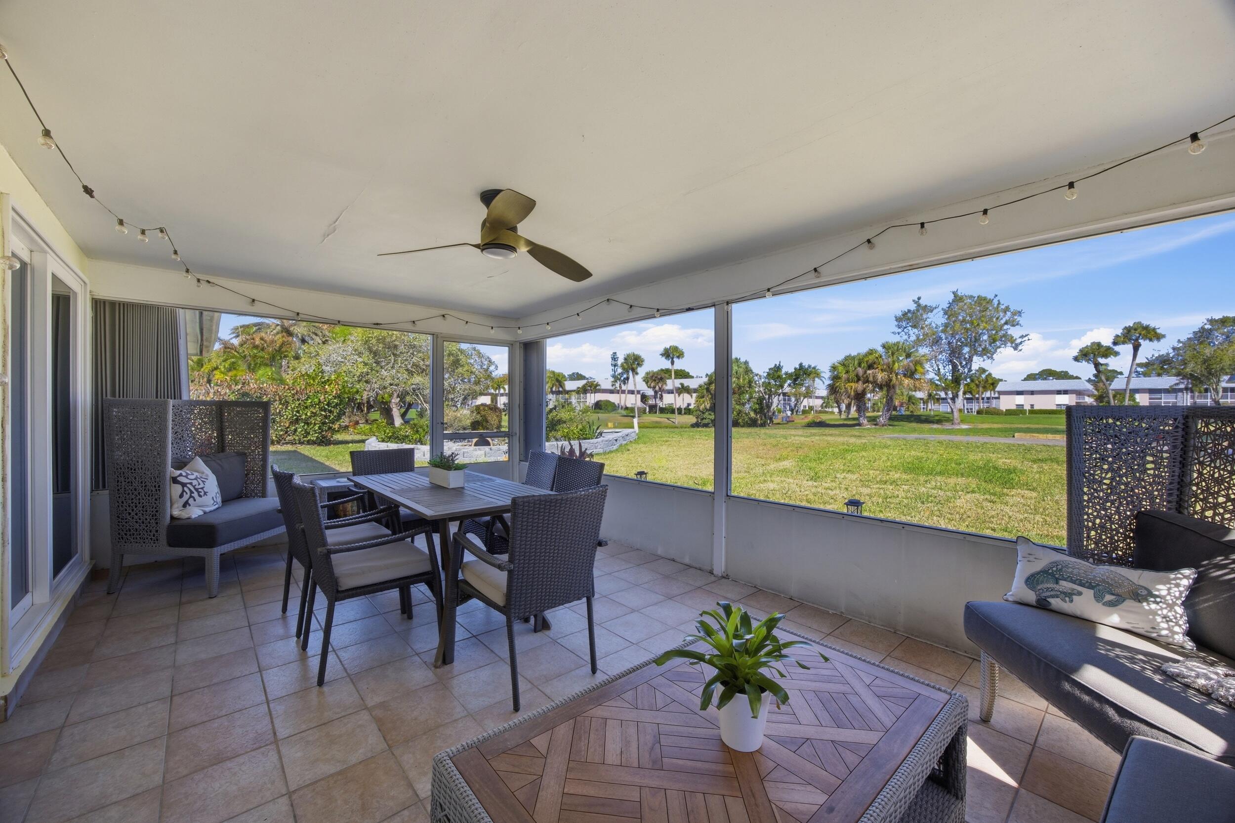 9461 SE Little Club Way N