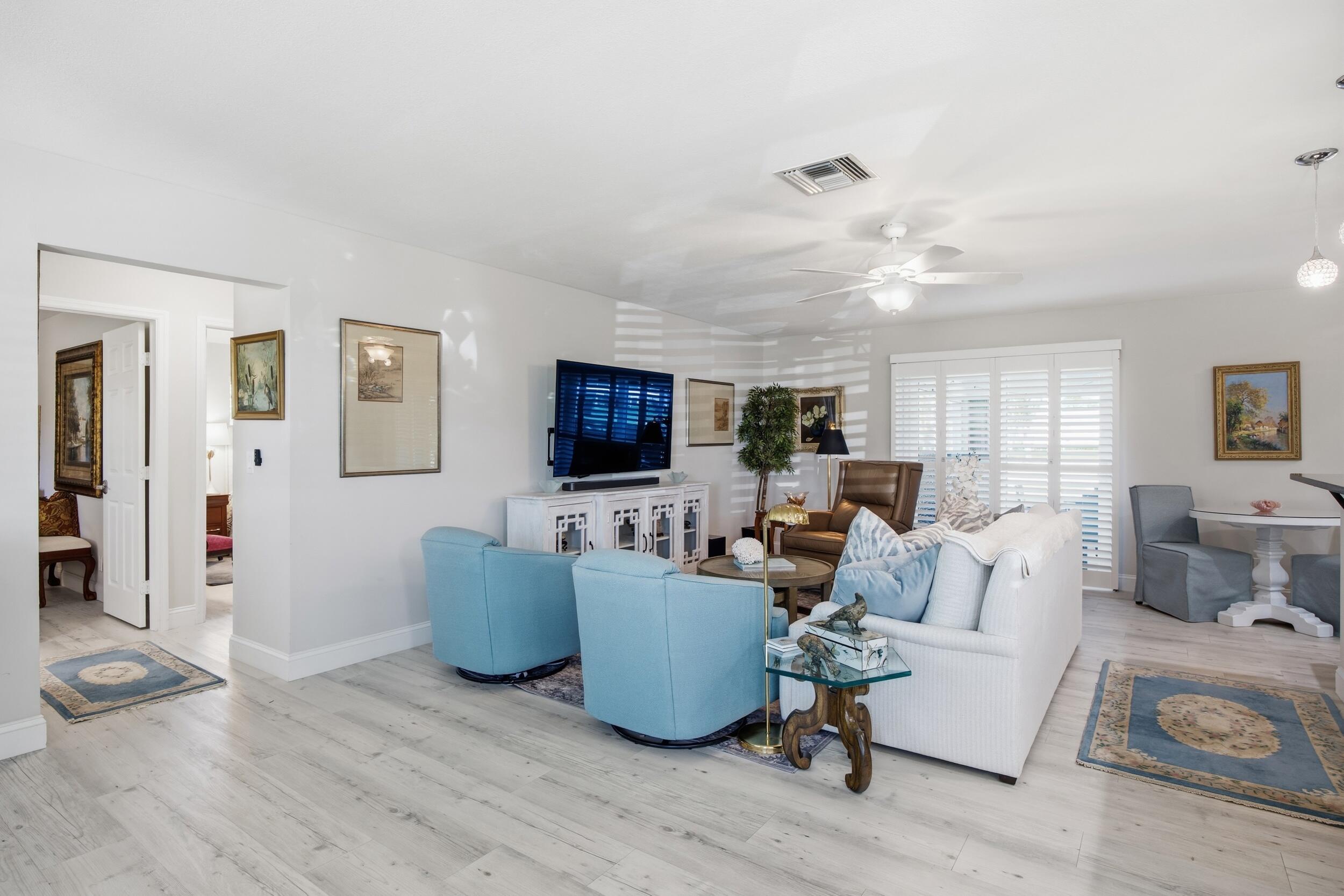 9461 SE Little Club Way N