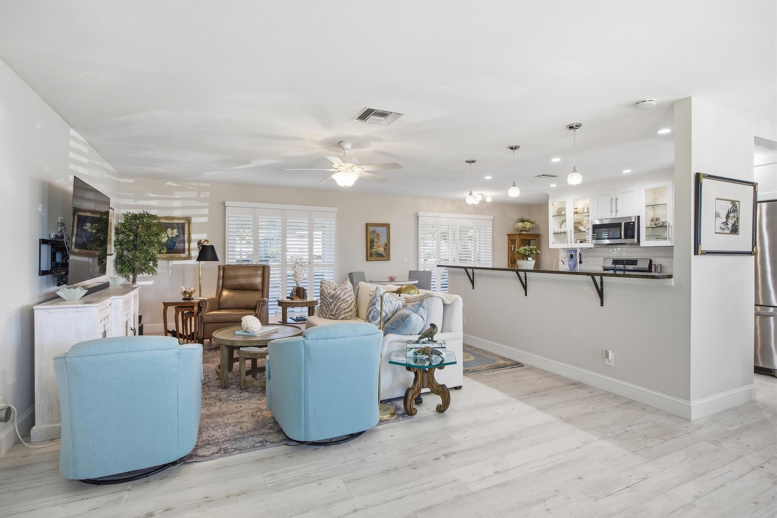 9461 SE Little Club Way N