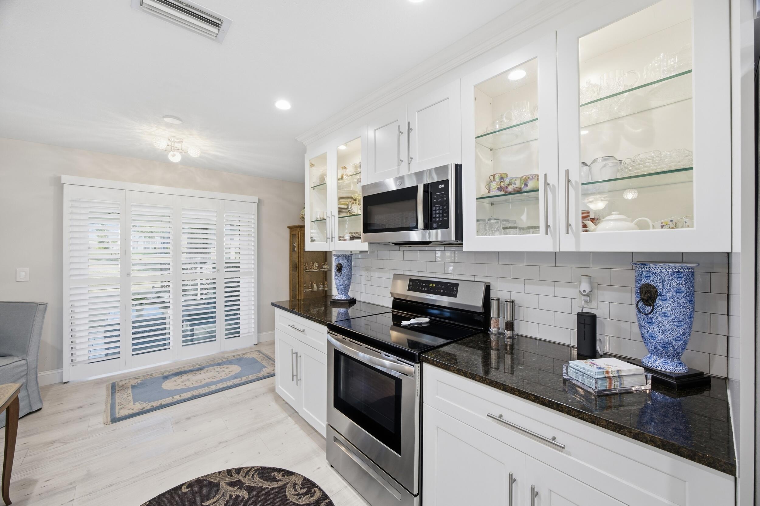 9461 SE Little Club Way N