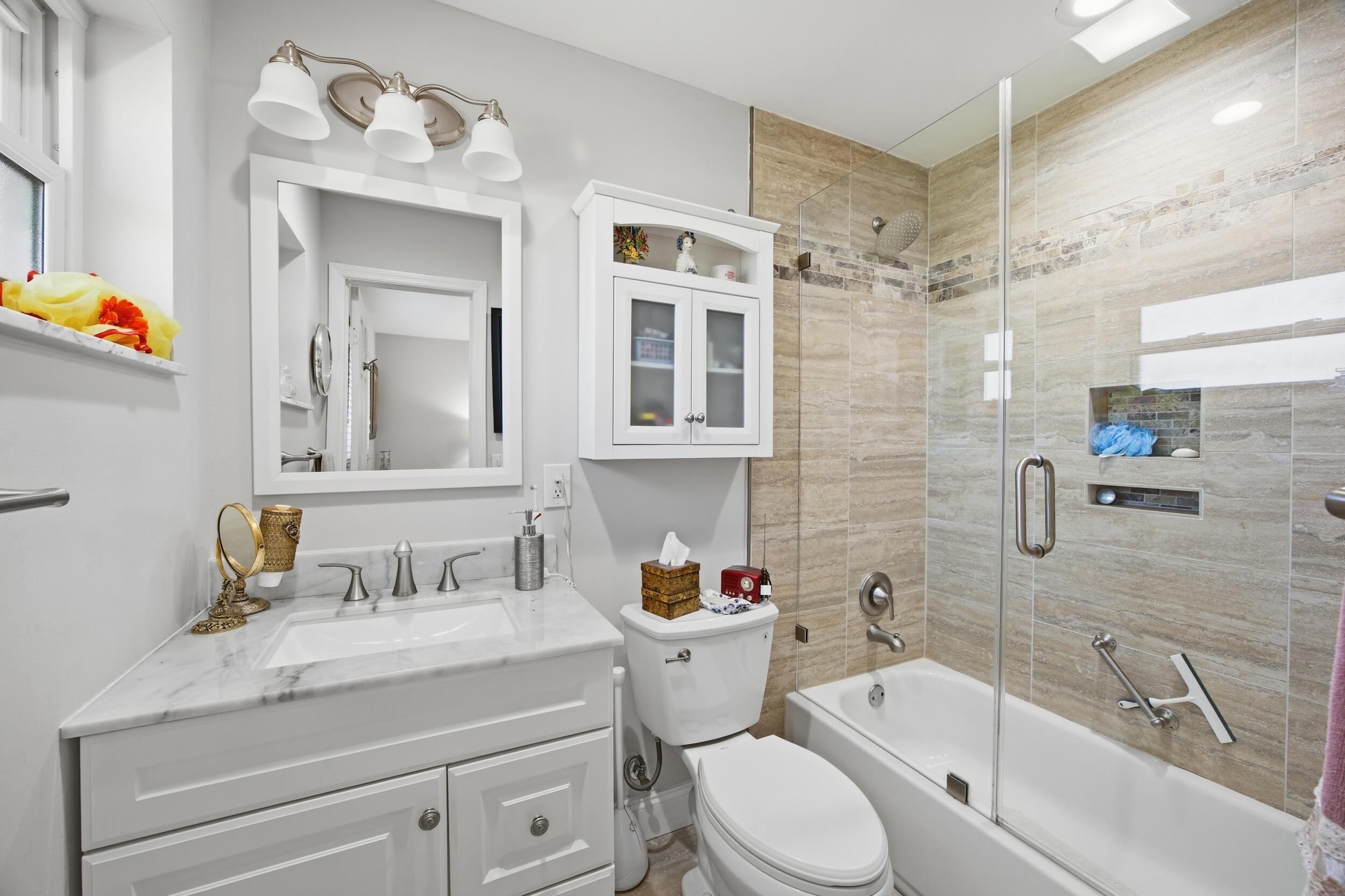 9461 SE Little Club Way N