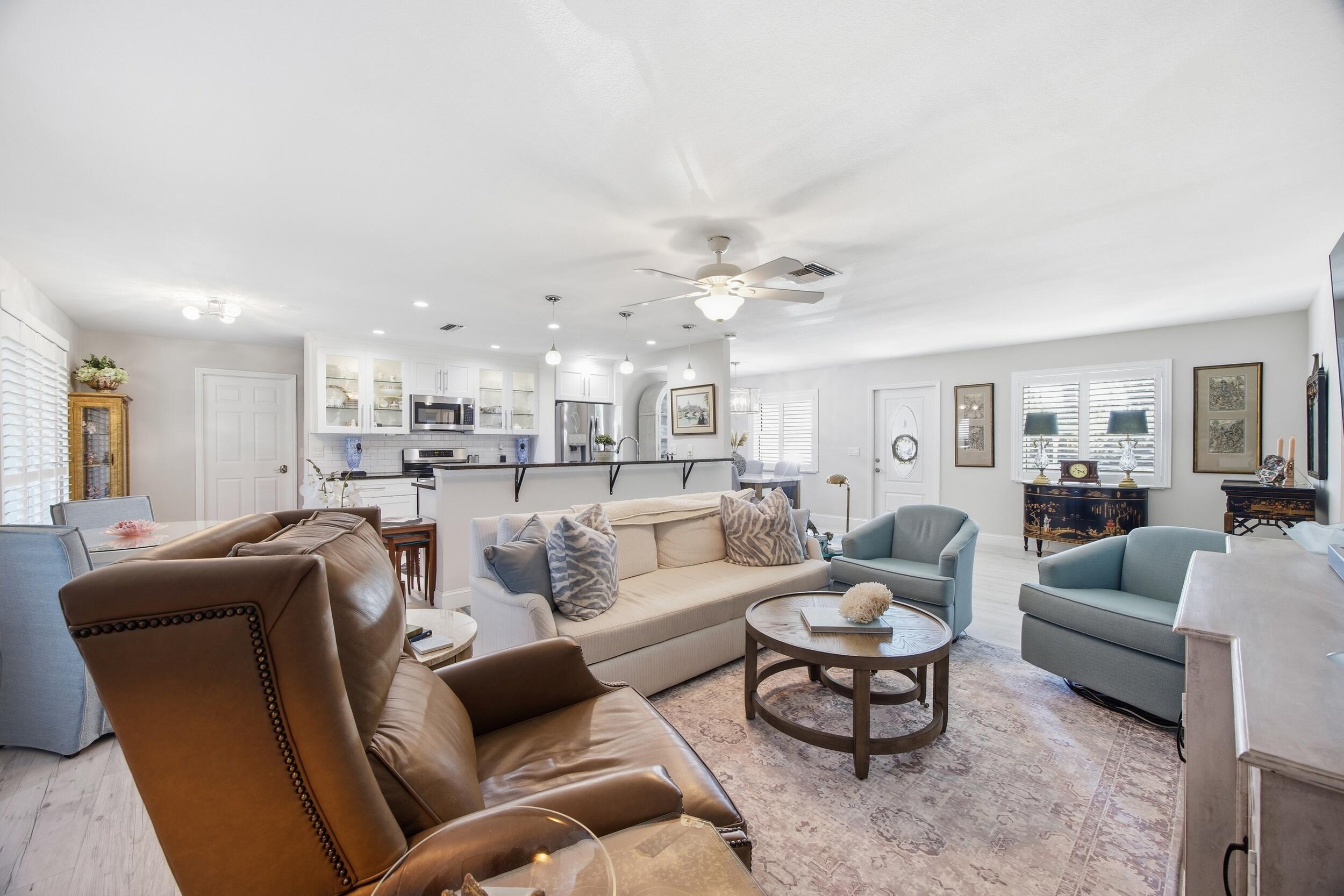 9461 SE Little Club Way N