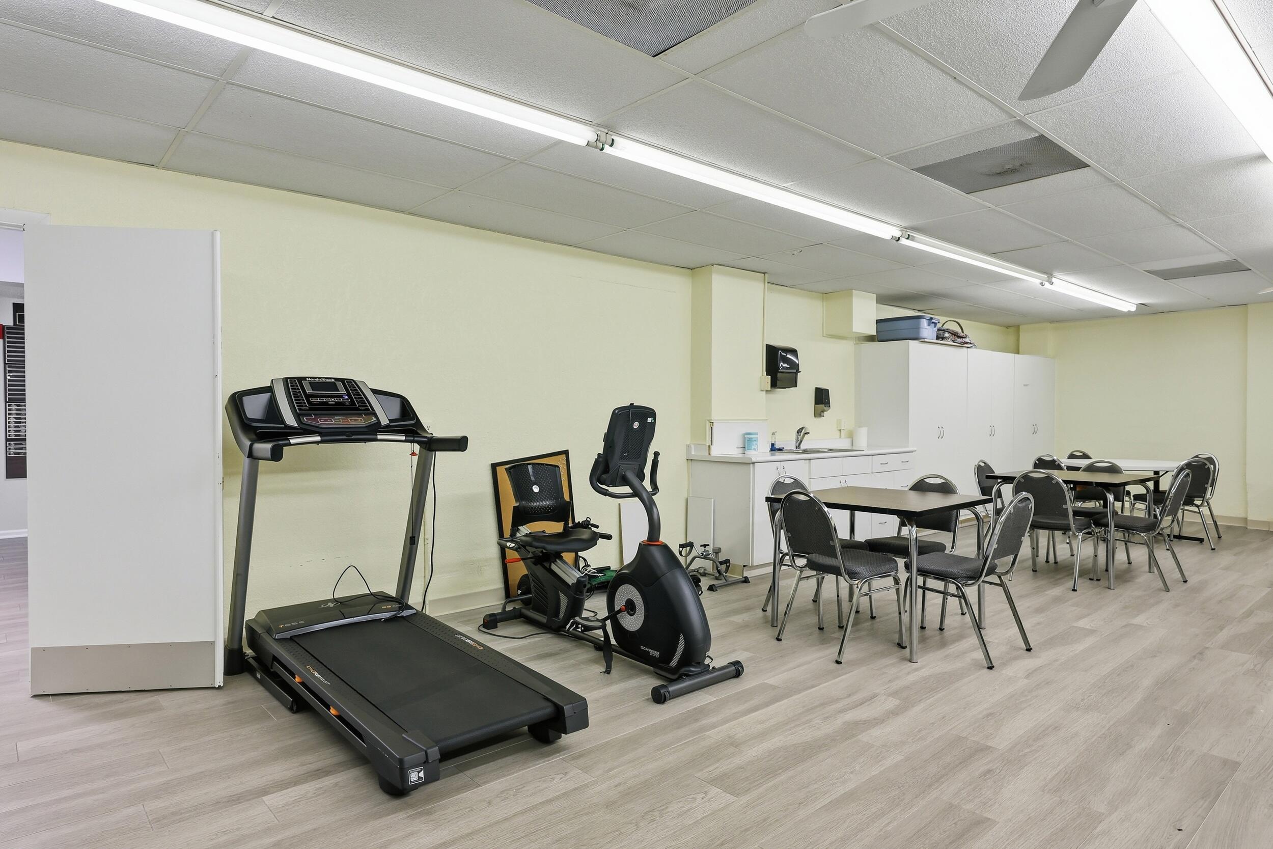 9461 SE Little Club Way N