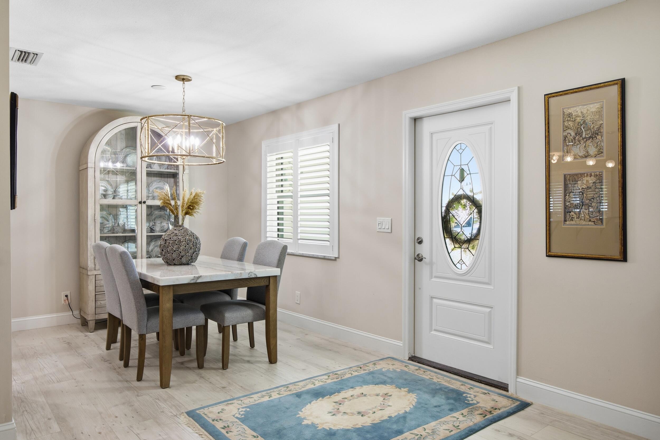 9461 SE Little Club Way N