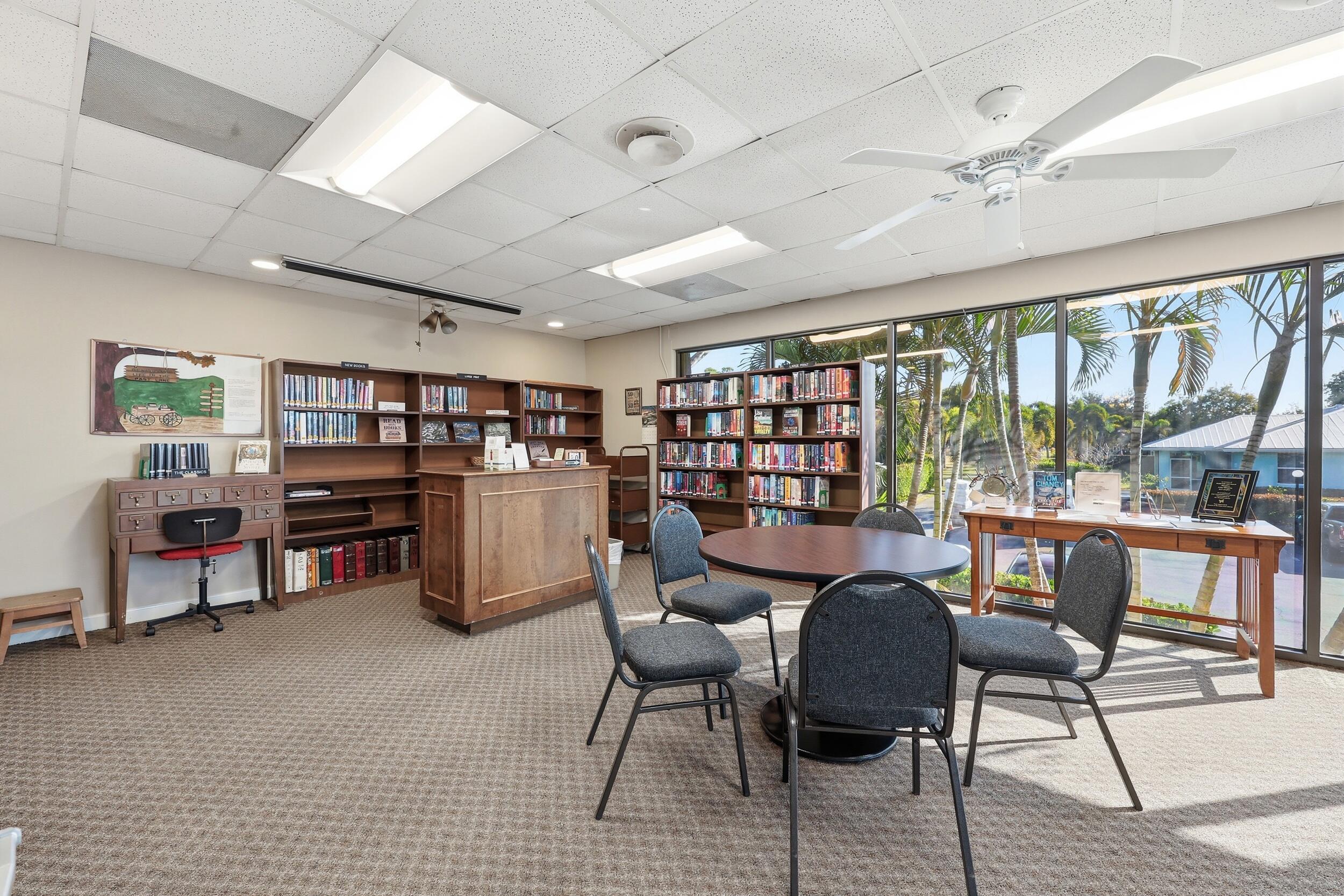 9461 SE Little Club Way N