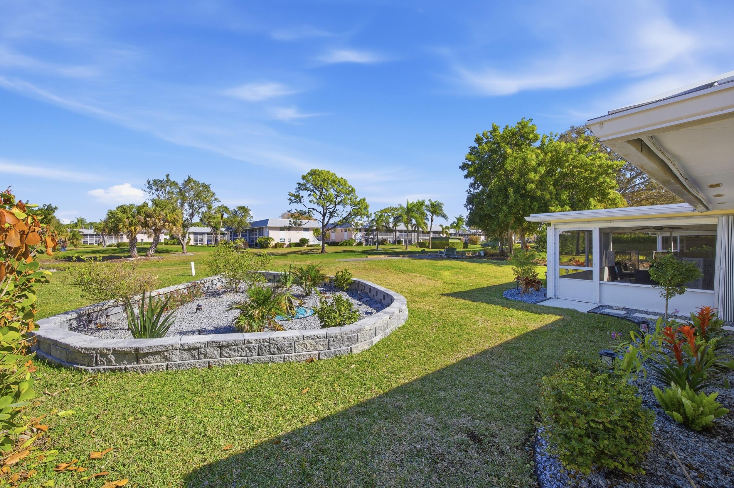 9461 SE Little Club Way N