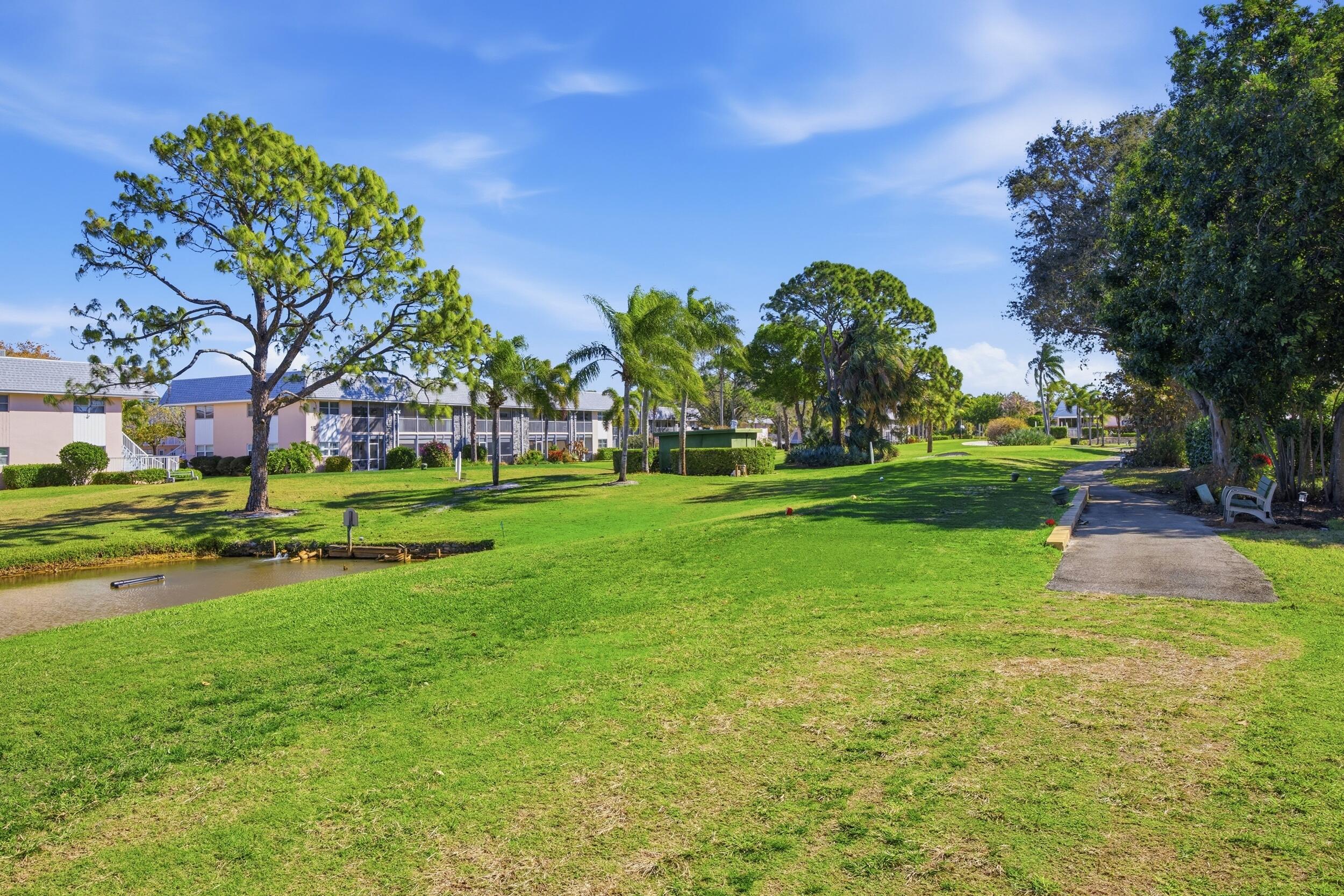 9461 SE Little Club Way N