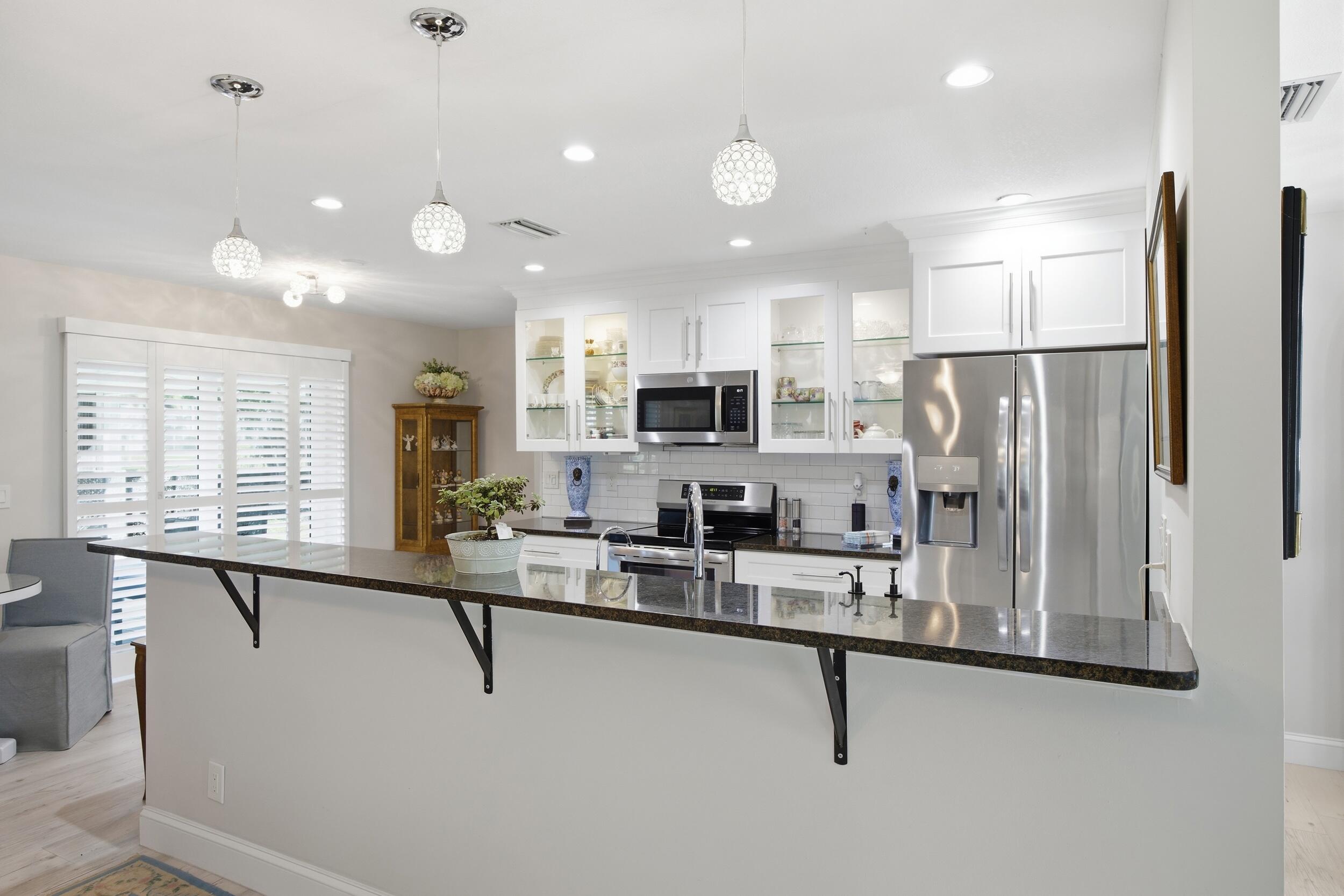 9461 SE Little Club Way N