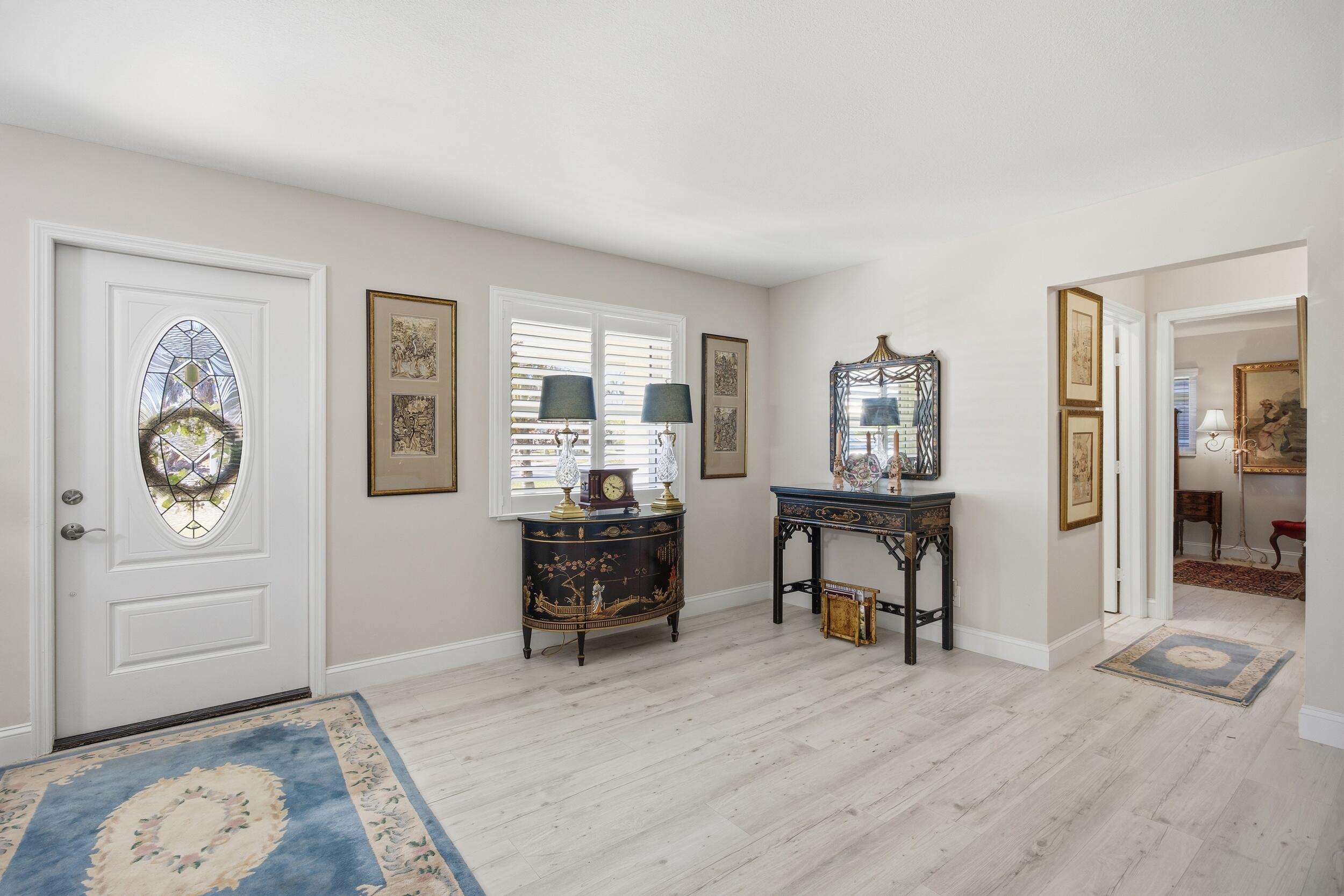 9461 SE Little Club Way N