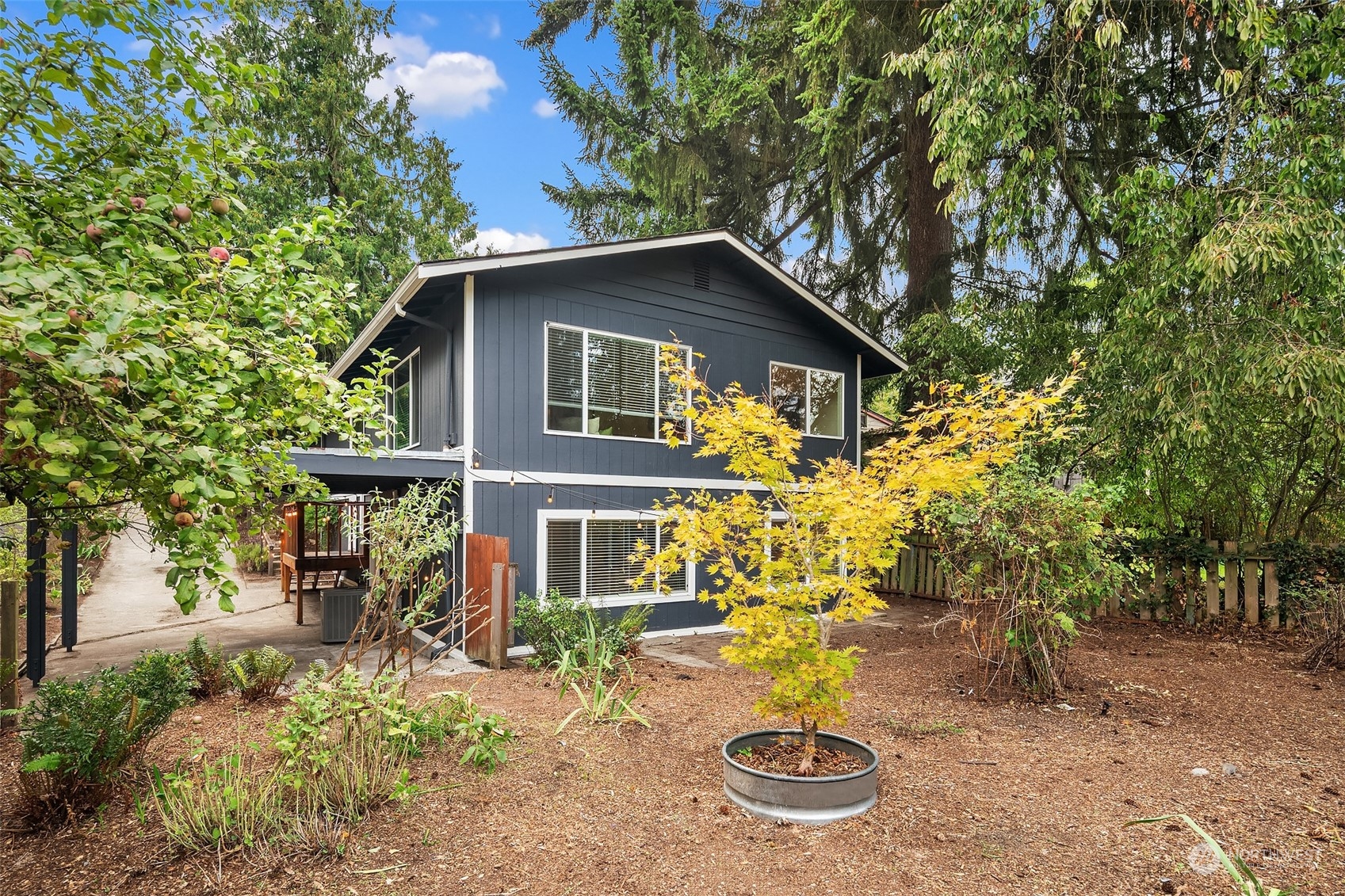 14038 Lenora Place N