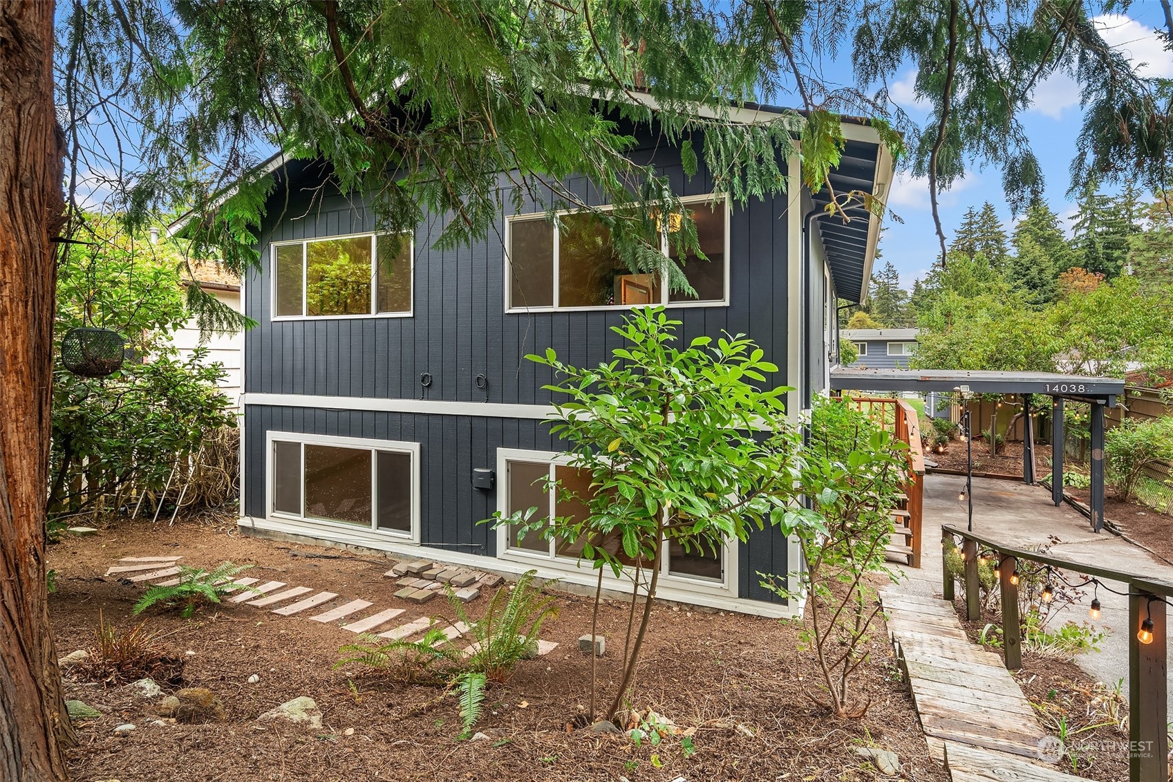 14038 Lenora Place N