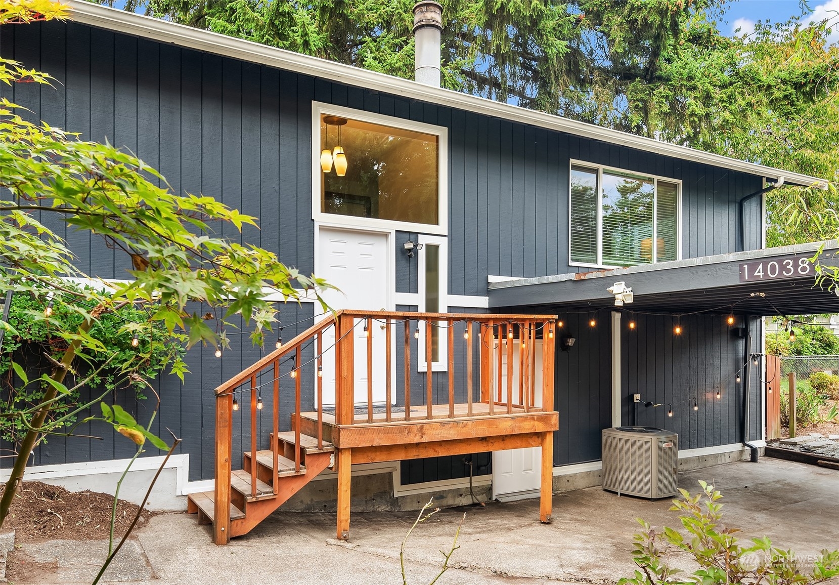 14038 Lenora Place N