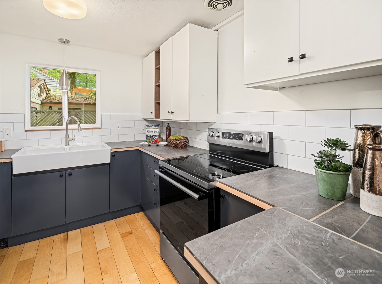 14038 Lenora Place N