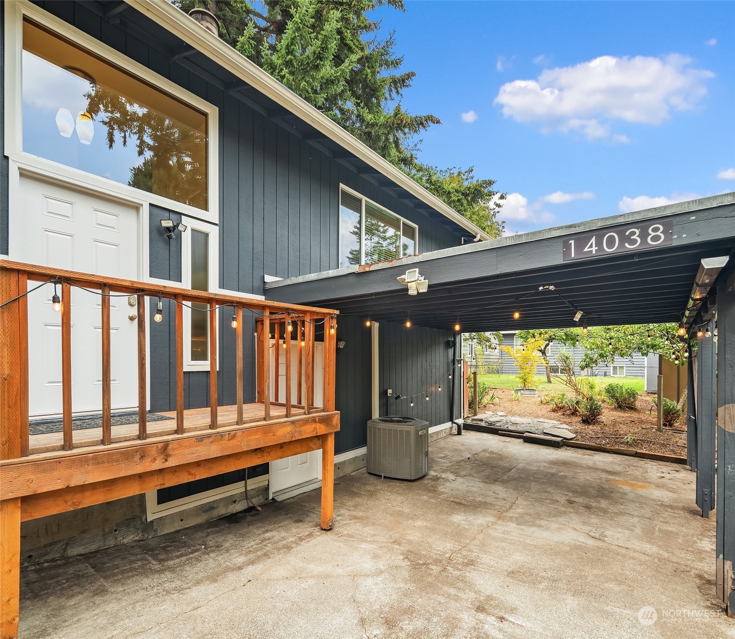 14038 Lenora Place N