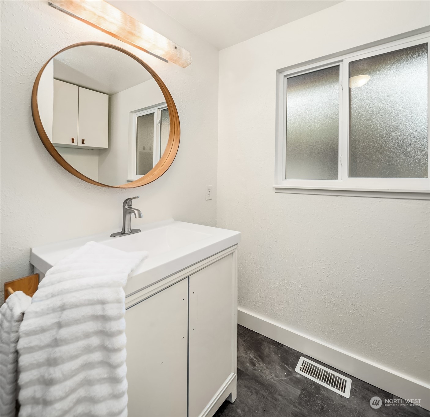 14038 Lenora Place N