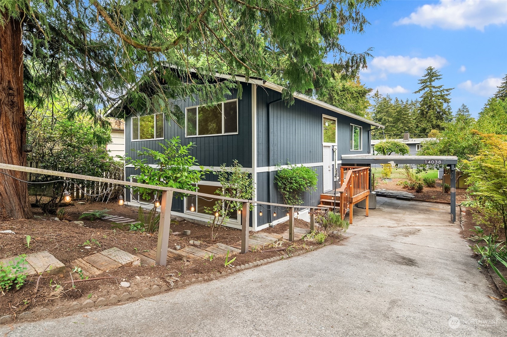 14038 Lenora Place N