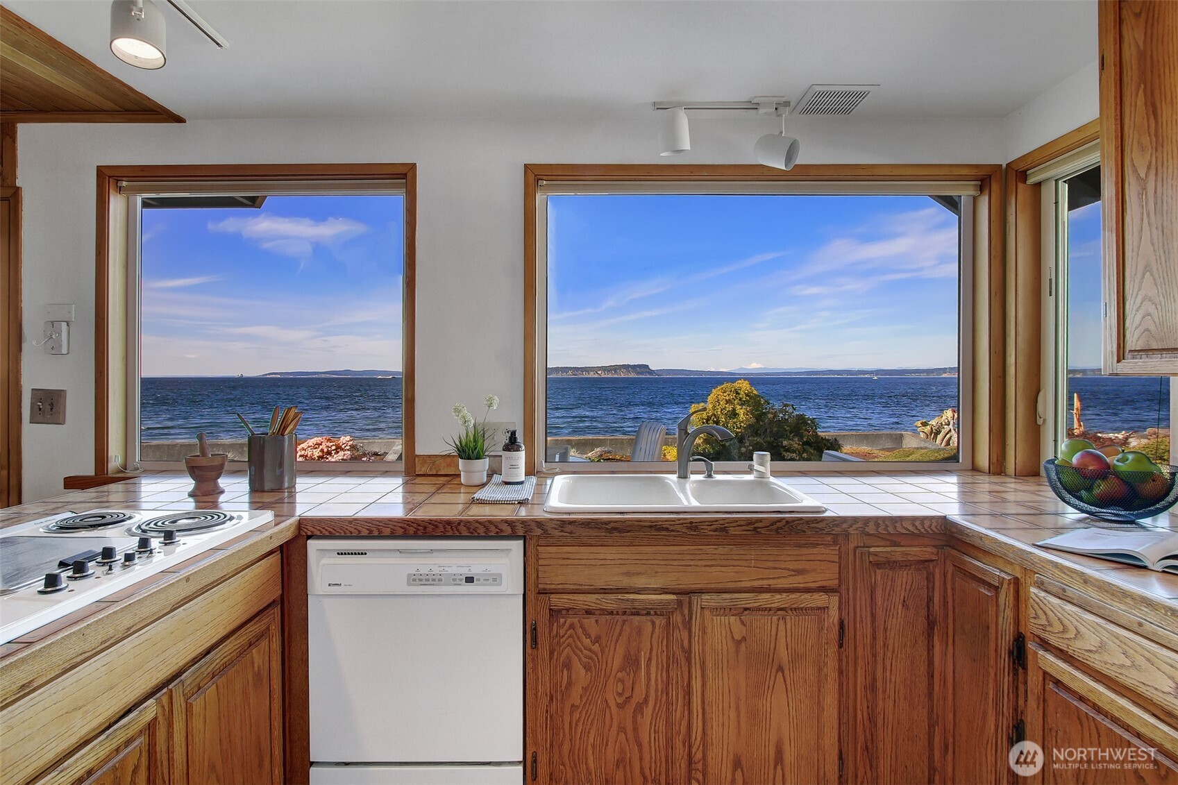 7462 NE Twin Spits Rd