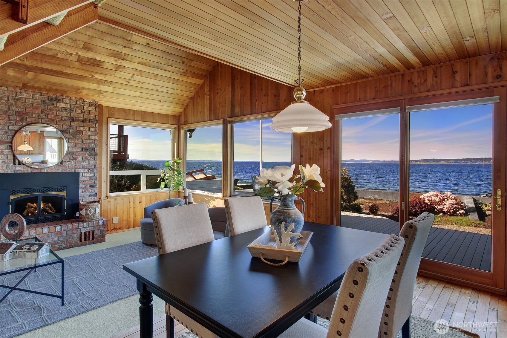 7462 NE Twin Spits Rd