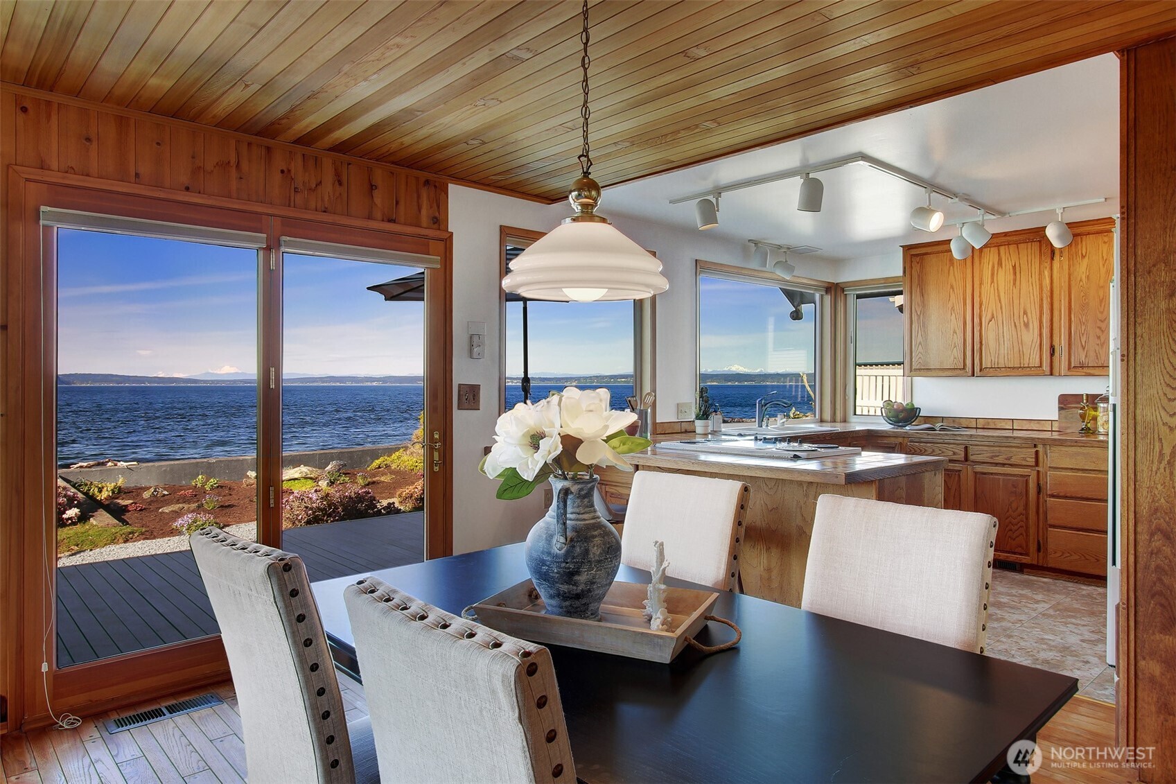 7462 NE Twin Spits Rd