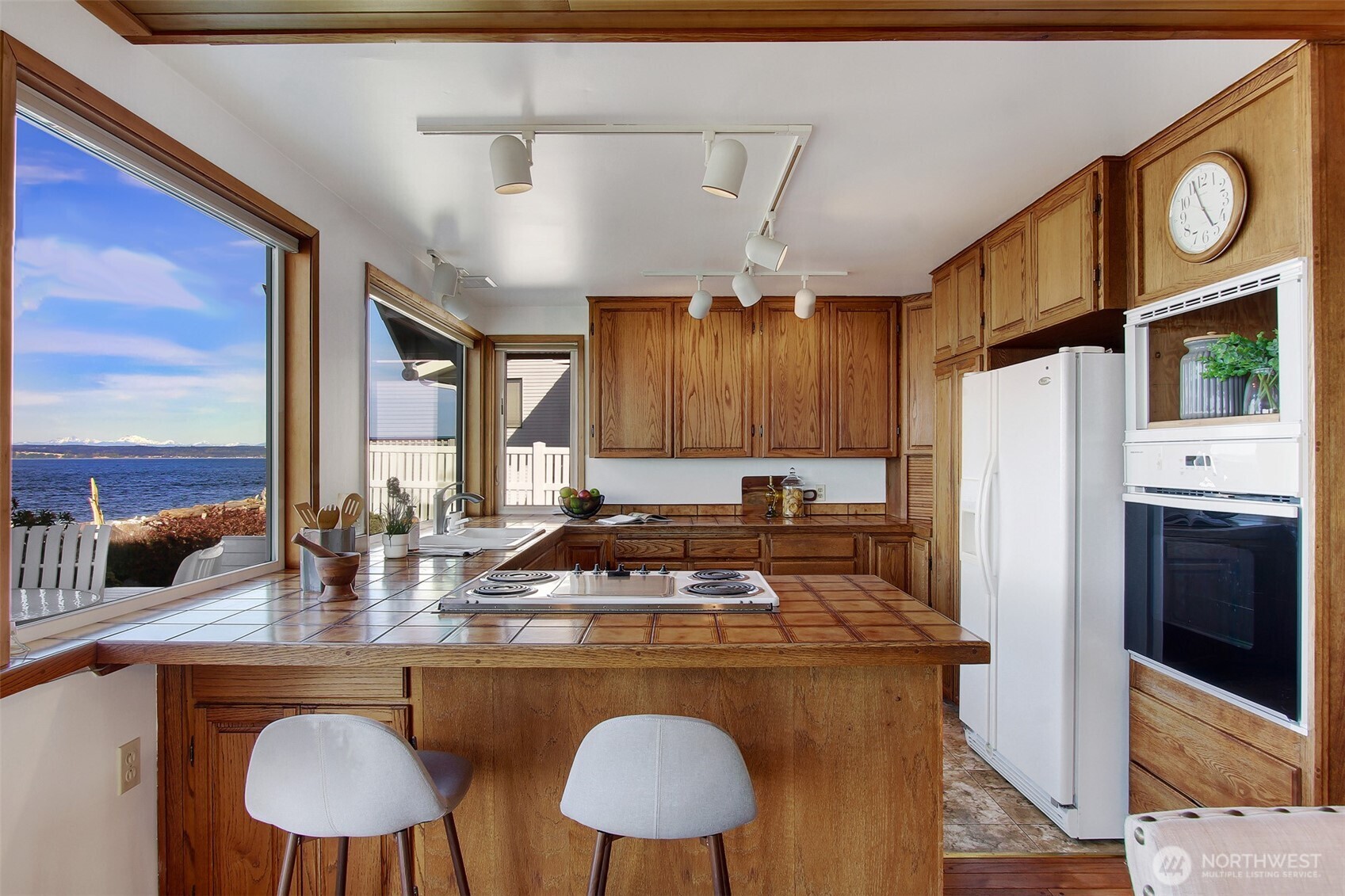 7462 NE Twin Spits Rd