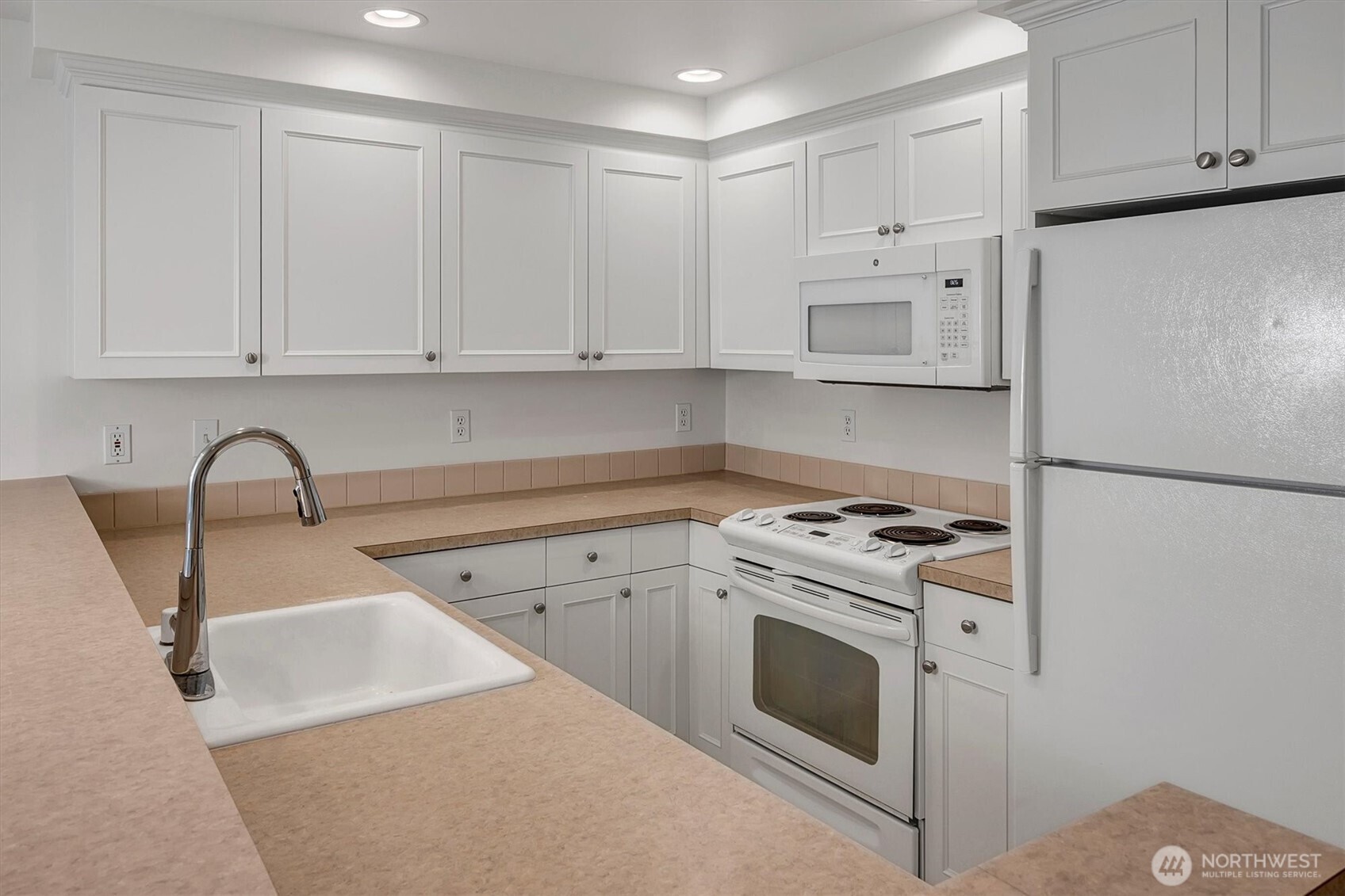 2334 Thorndyke Ave W Unit: 102