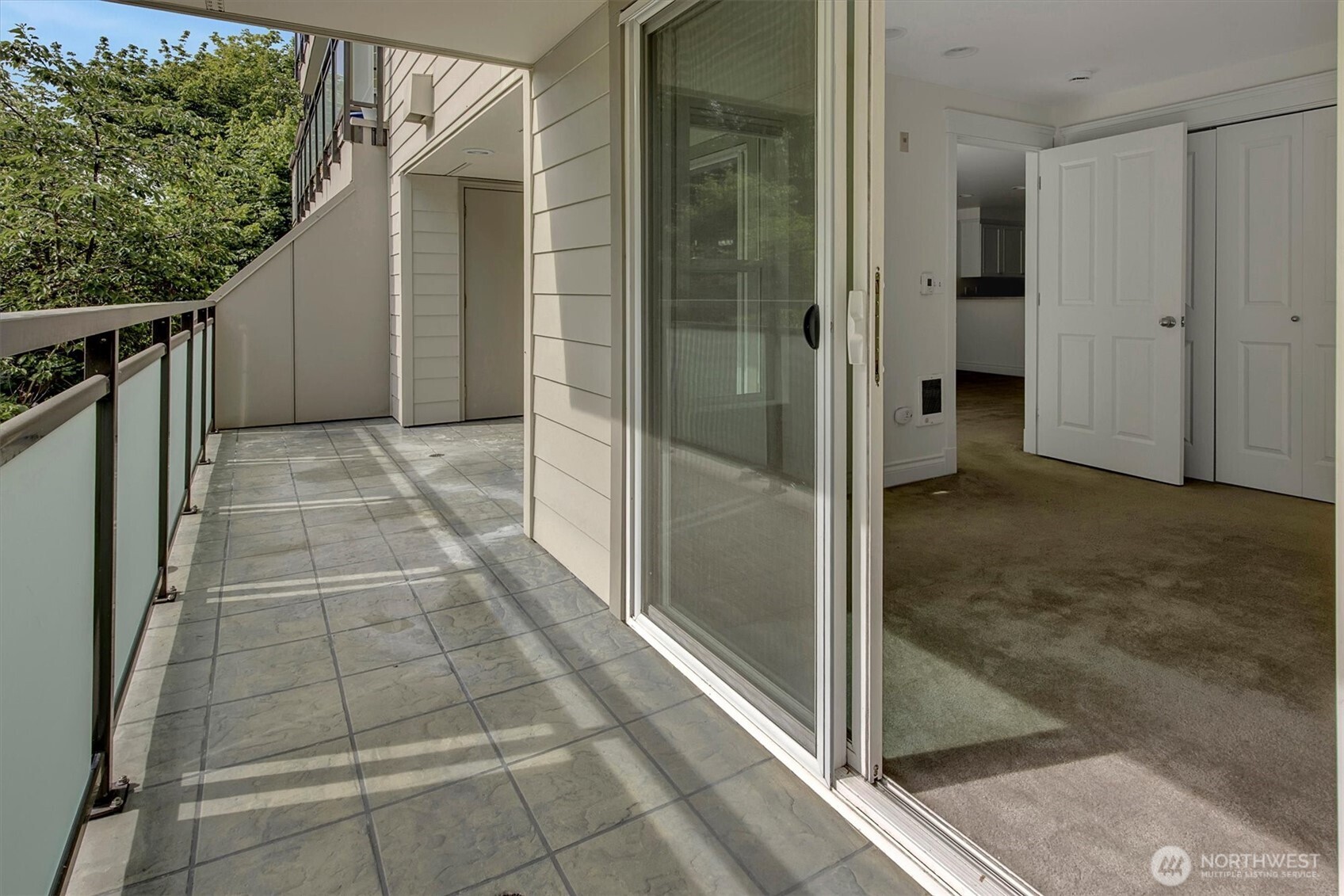 2334 Thorndyke Ave W Unit: 102