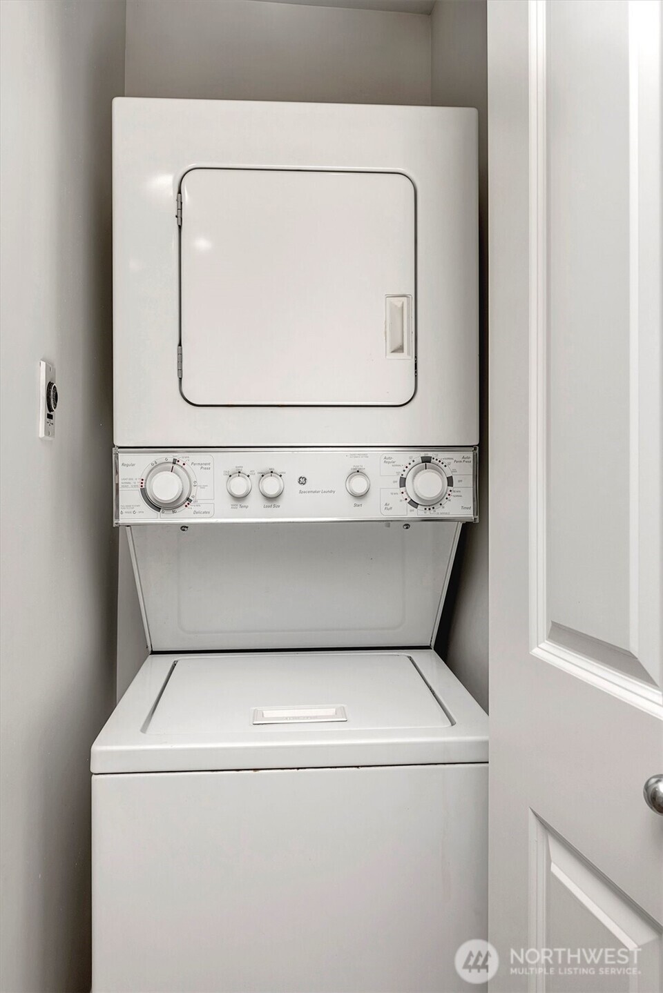 2334 Thorndyke Ave W Unit: 102