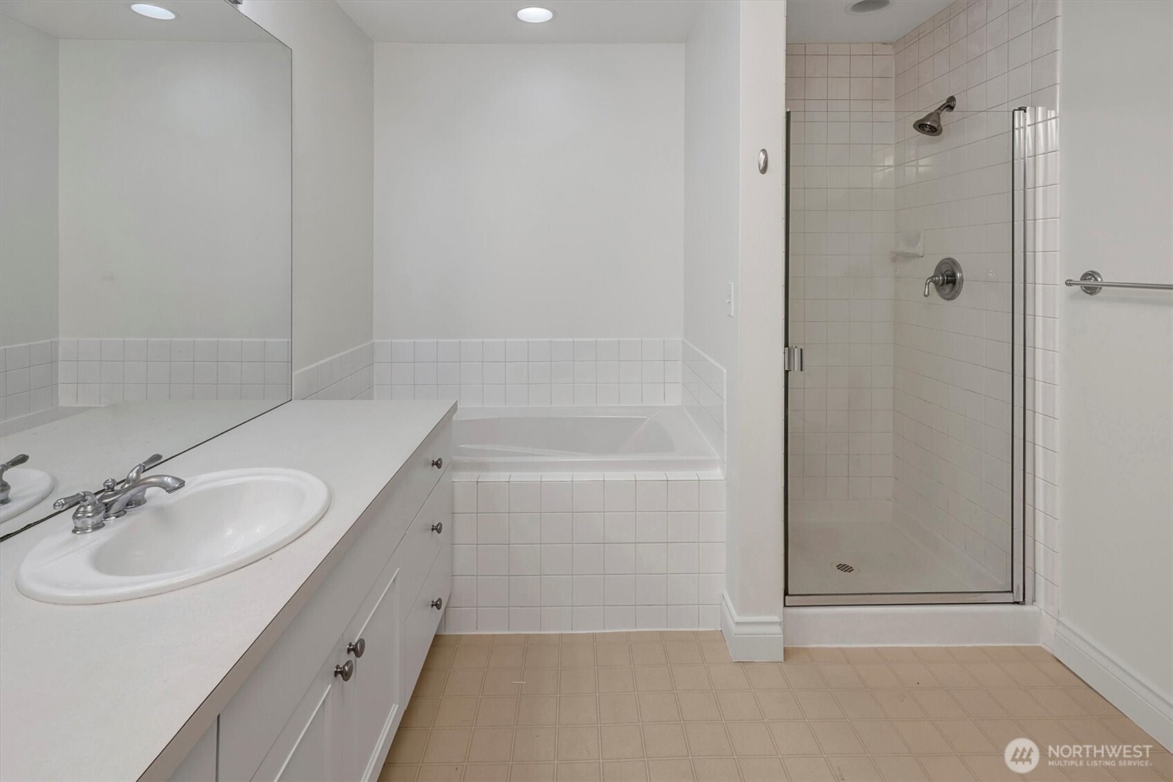 2334 Thorndyke Ave W Unit: 102