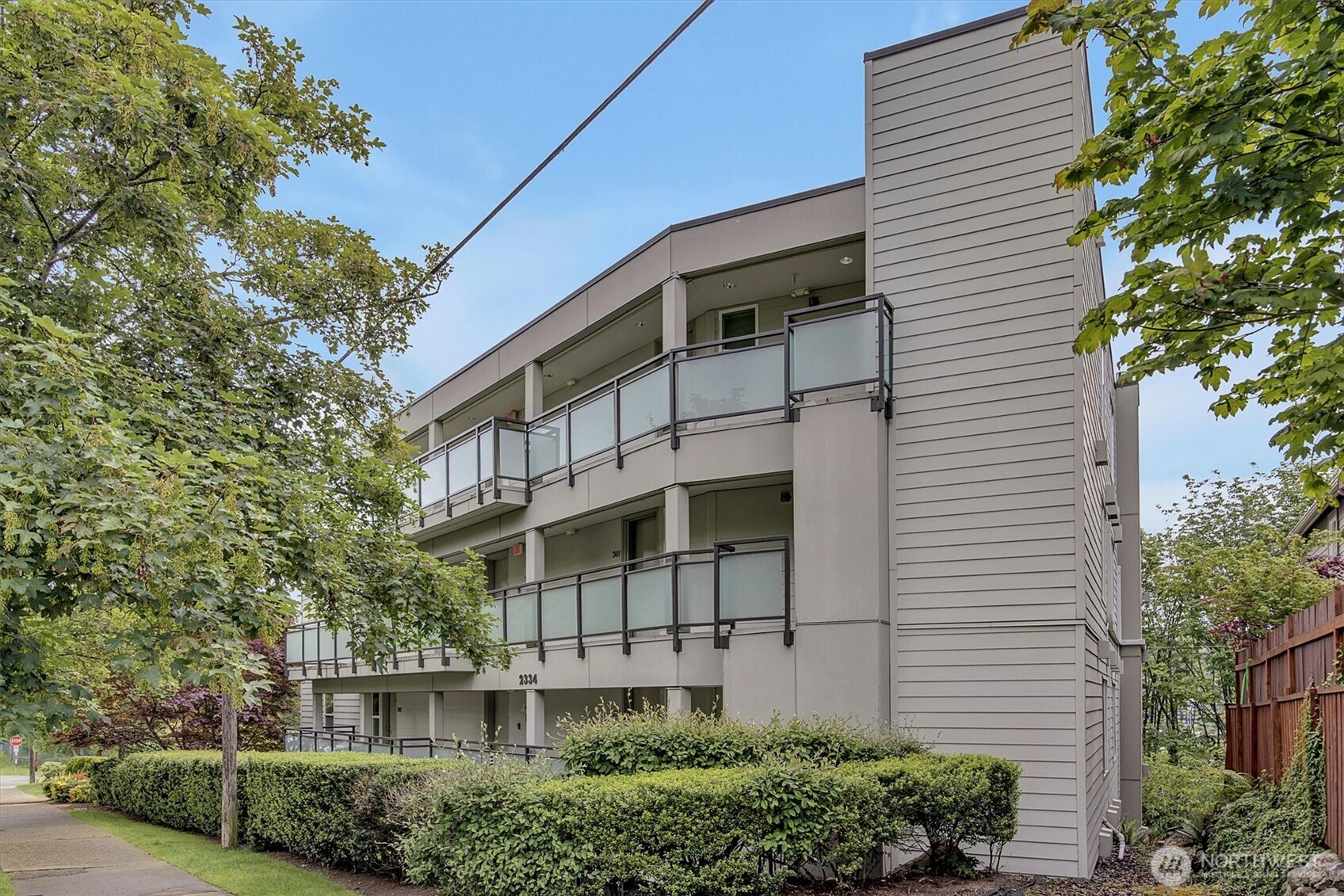 2334 Thorndyke Ave W Unit: 102