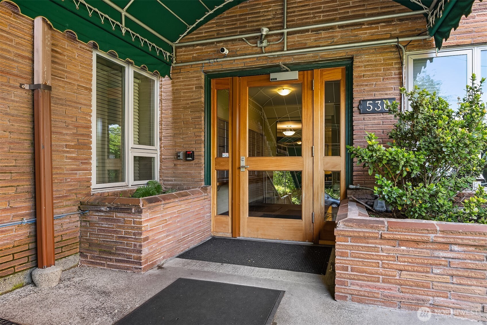 530 W Olympic Place Unit: 406