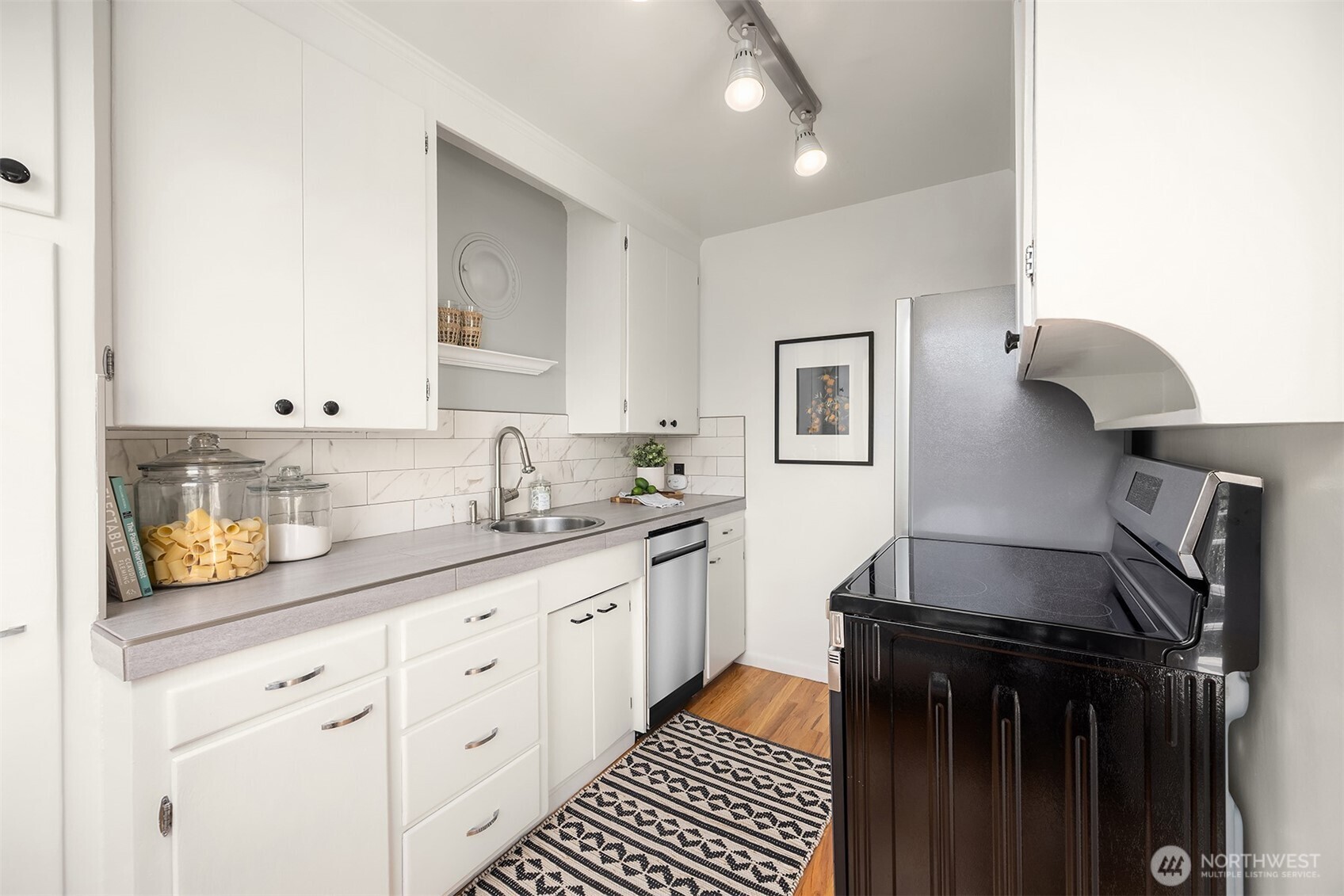 530 W Olympic Place Unit: 406