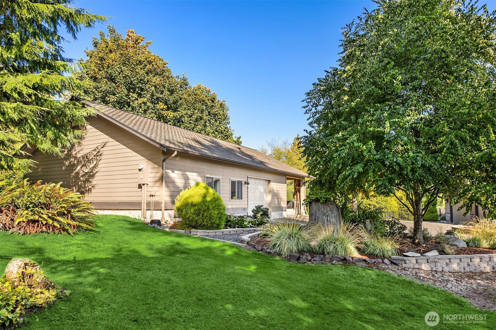 39171 NE No Name Place