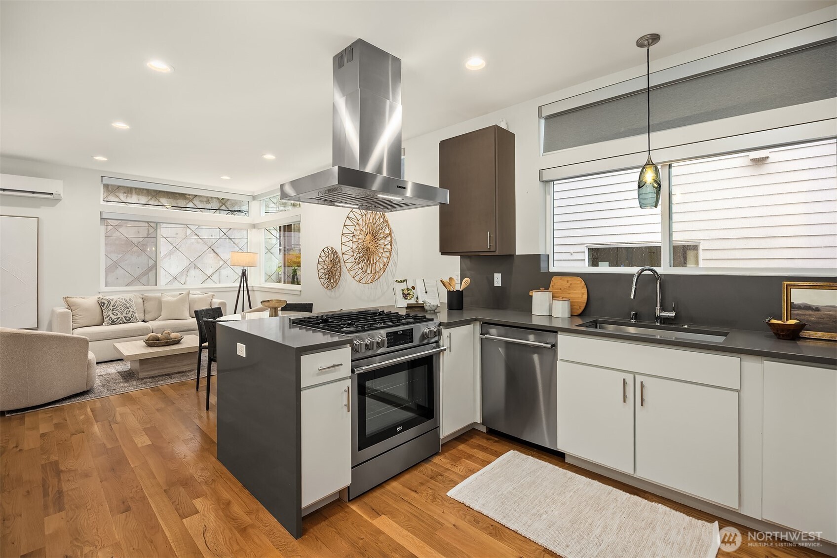 2005 Dexter Avenue N Unit: B