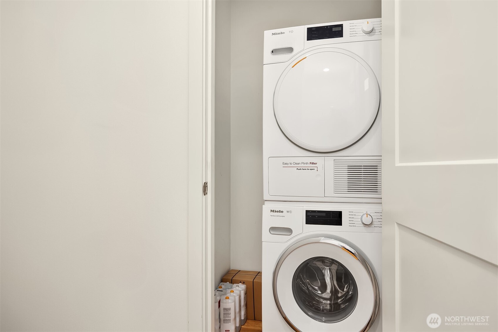 2005 Dexter Avenue N Unit: B