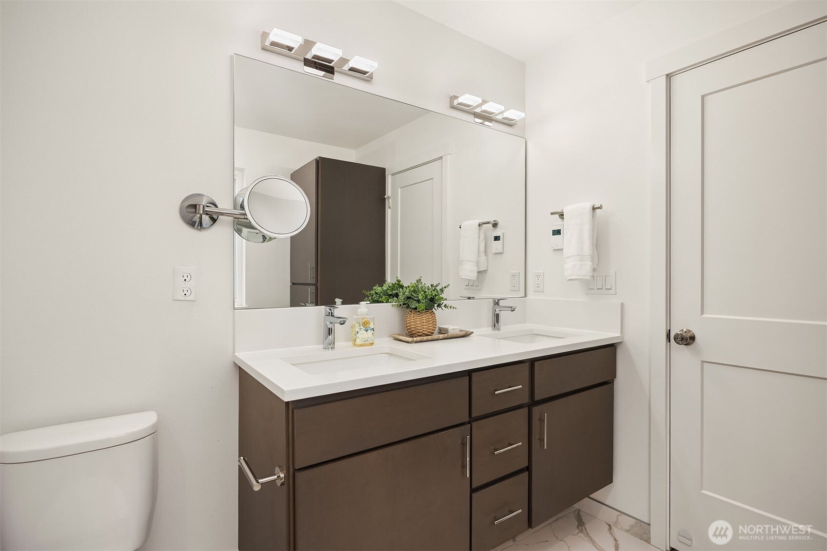 2005 Dexter Avenue N Unit: B