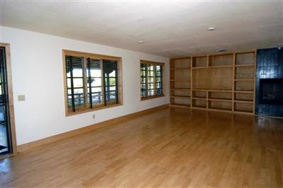 4260 N Bonanza Avenue