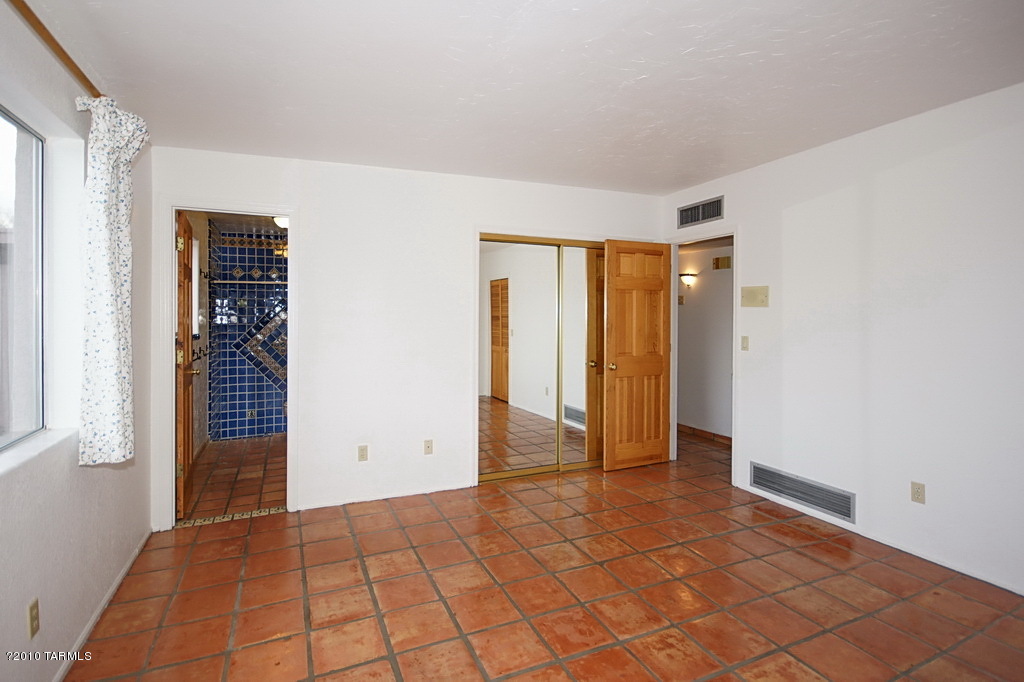 10470 E Calle Vaqueros