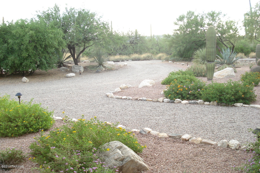 5030 N Avenida De La Colina