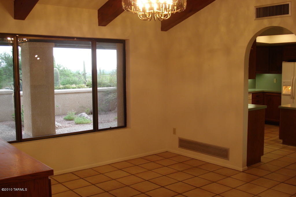5030 N Avenida De La Colina