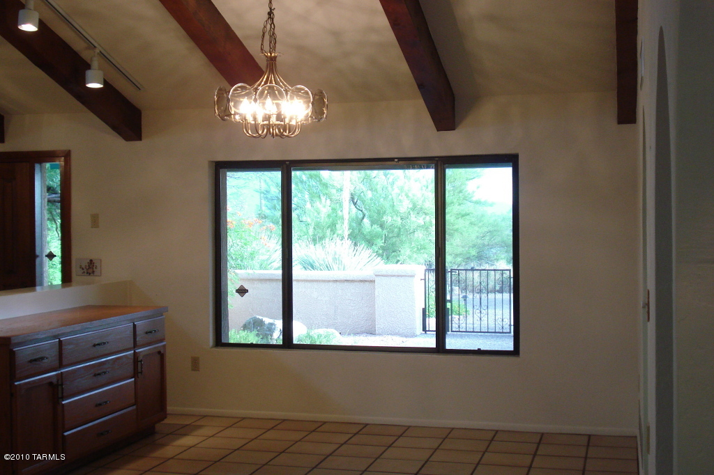 5030 N Avenida De La Colina